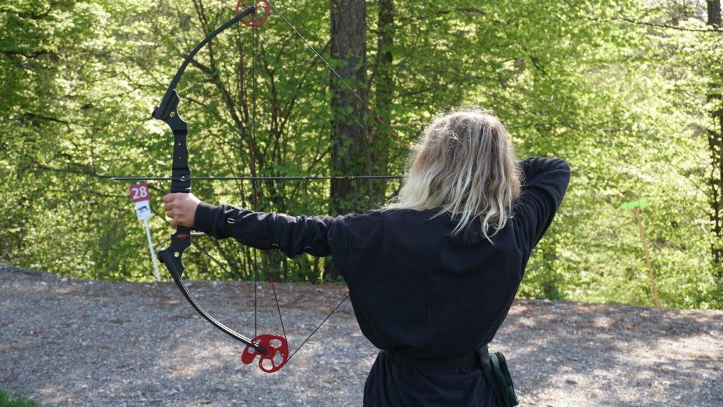Unsere Gerhardhof Animateure beim Bogenschießen